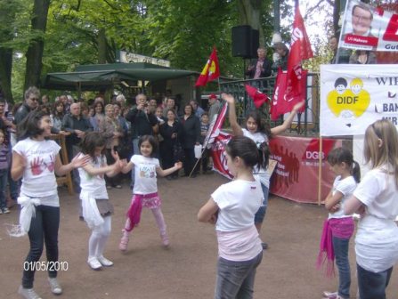 kindertanzgruppe-auftritt-bei-1-maifeier